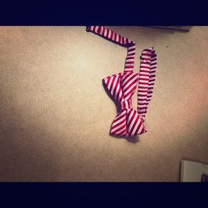 Red and White striped pre-tied bow tie.